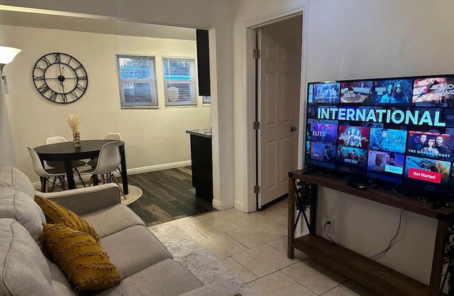 Fully Equipped Townhouse Scottsdale Arizona - Washer/dryer and Kitchen!