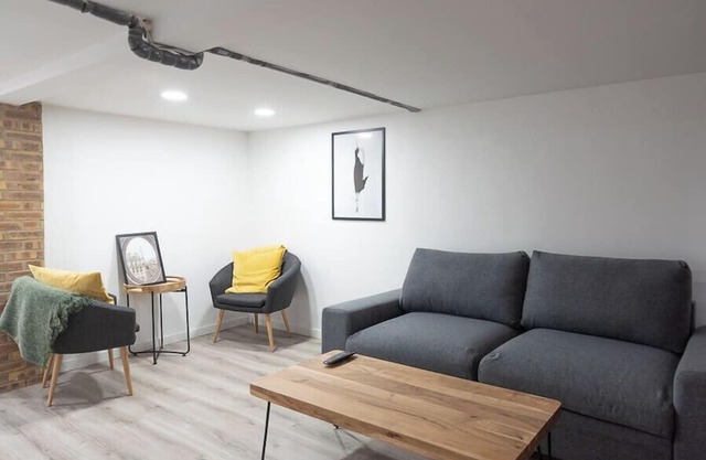 Spacious and comfortable apartment in Paris 17th.