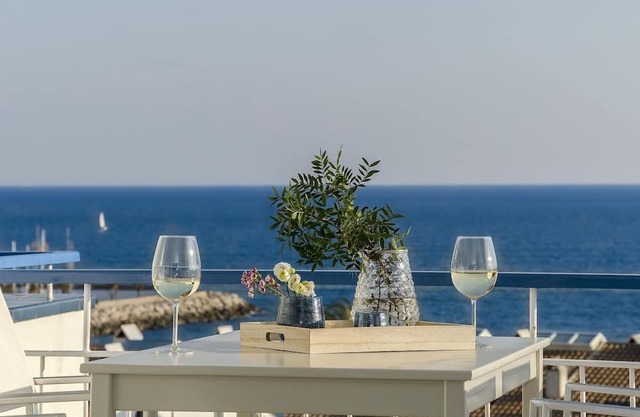 Sitges Spaces Sea View Paradise- 2 Beds / 2 Baths / Terrace- Up to 6 People