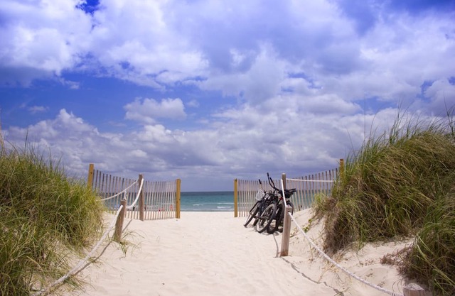 3rd/Ocean Walk Out to Pool/ Beach