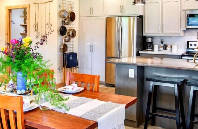 Artisan Boho, Equine Too, Farm Fresh Eggs, Spa, Vino & Views!