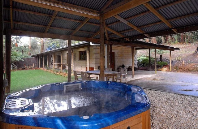 Weddings. Events. Art & Healing Retreats. 7 Acre Rain Forest Paradise.
