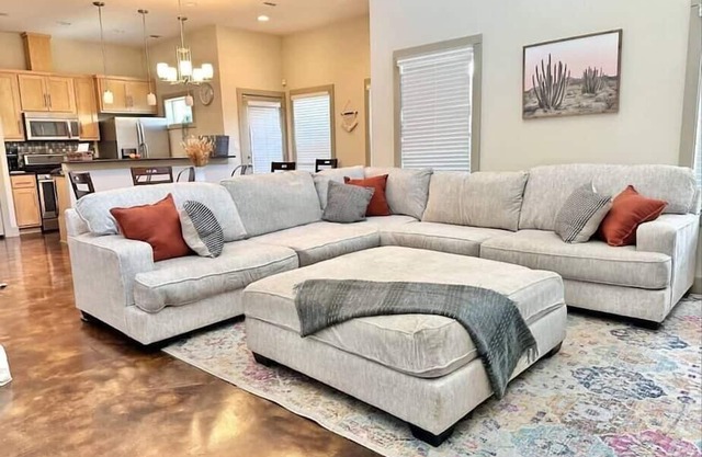 Walk to UT and Moody Center. Spacious Family Retreat