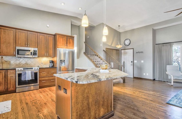 5BR House with Hot Tub, Peak Views in Colorado Springs