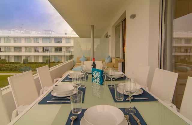 Belaire Apartamento de 4 dormitorios con terraza y piscinas compartidas.