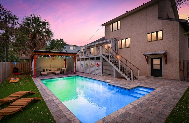 East Beach House w/ Pool 5BR Sleeps 12 Marsh Front