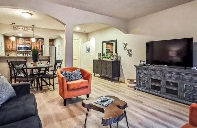 Listado caliente! Reformado, Plaza 2Bed / 2Bath! TARIFAS BAJAS DEL 19-24 DE MAYO!