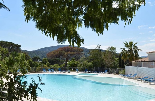 Apartamento en Sainte Maxime: 3 habitaciones, piscina, terraza, cerca de playa