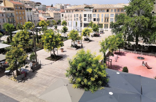 Bright air-conditioned apartment, Old Antibes close to all activities and beaches