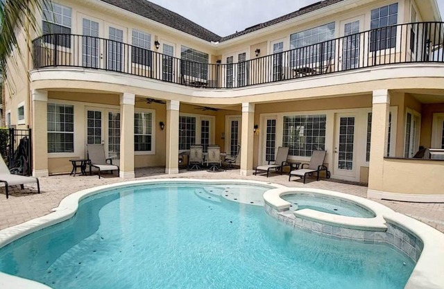 Classical House with Loft Pool Table at Reunion