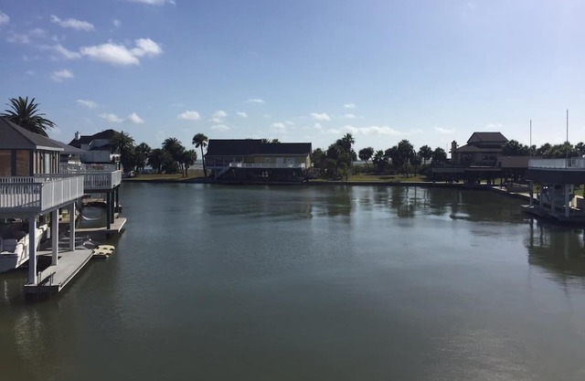 Puertas cerradas en la parte superior e inferior Niños seguros 3BR plazas 9 Bay Canal Gran pesca!