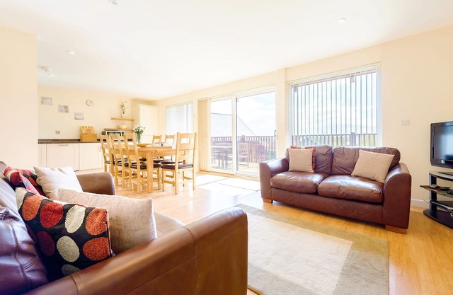 Casa de campo de estilo escandinavo, perfecta para hasta 8 personas, entre Padstow y Newquay. Perro amigable