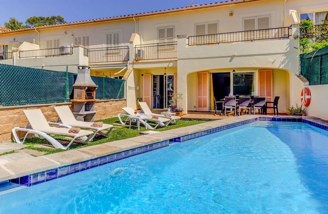 Beach Villa Can Bauza for eight people with pool