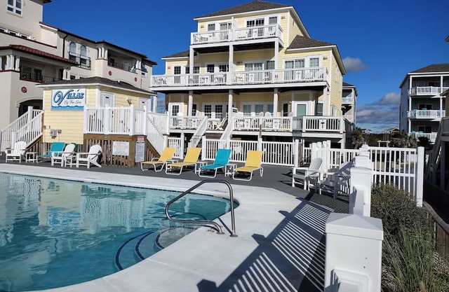 Direct Oceanfront - 5 BD, 4 BA, Private Hot Tub, Community Pool, Awesome Views