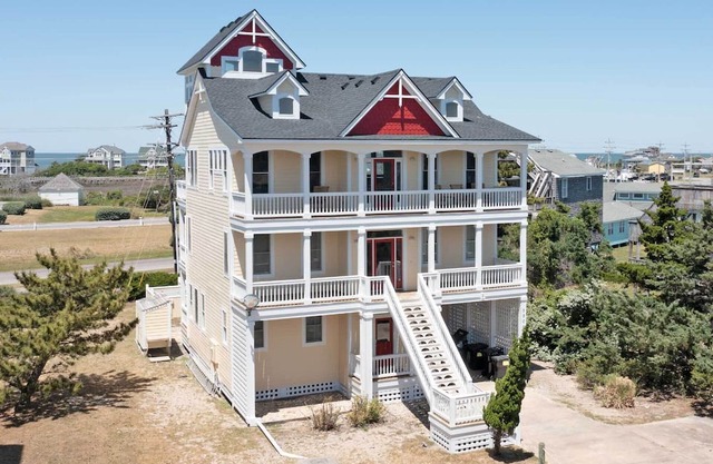 Semi-Oceanfront bien equipado en Hatteras con piscina, jacuzzi, sala de juegos y bar con fregadero