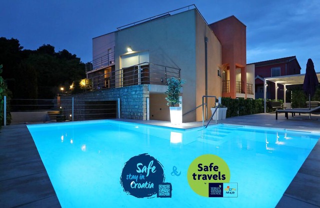 Stunning new Villa Amarena, Zadar center, 3 bedrooms, sandy beach, private pool