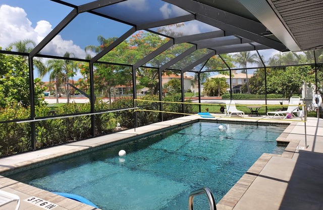 3 habitaciones con cama King, 1 cama supletoria para 8 personas con piscina orientada al sur en el canal