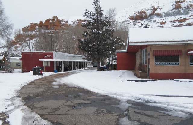 1960 motel en carretera en país de montaña, el condado de Summit, Utah, cerca de Park City