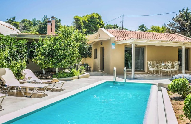 Villa Fanari: esta villa incluye una piscina privada, WIFI y aire acondicionado