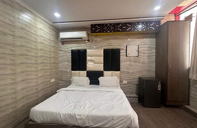 Fabhotel Park View I