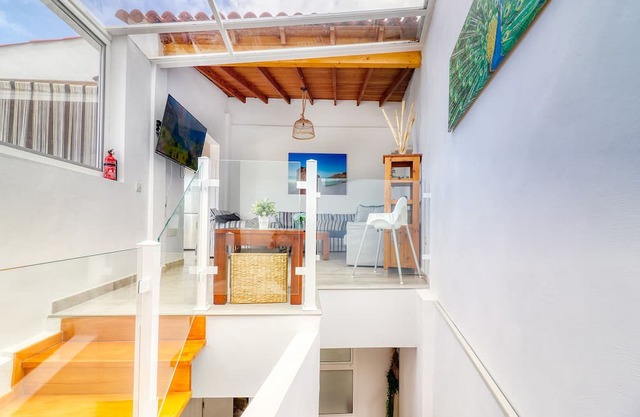 Spacious Terrace House w Ocean View 100m to the Beach