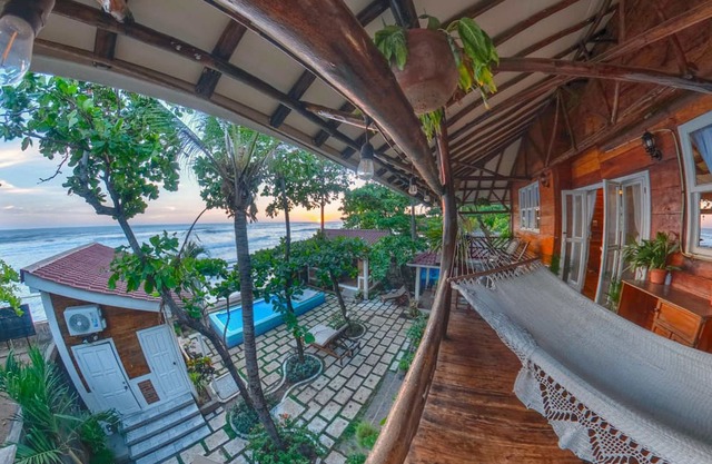 Romantic Seaside Casita w Pool AC Fire Sunsets