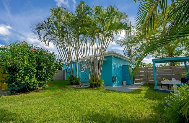Luna Beach House in Hollywood