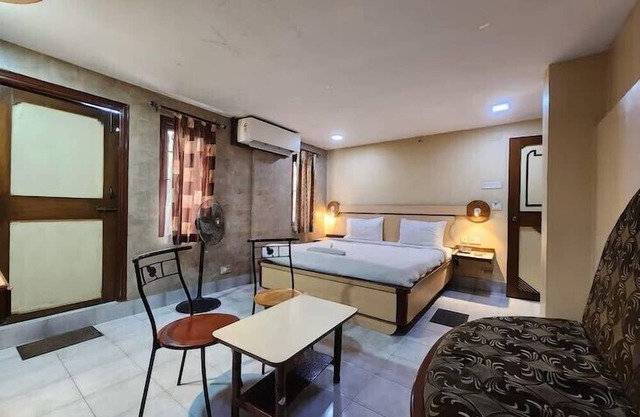 Hotel Pushpak International