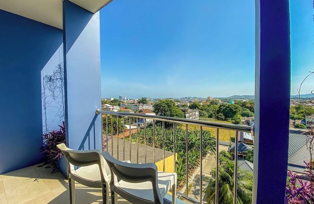 Room-hotel With Balcony in Phukettown
