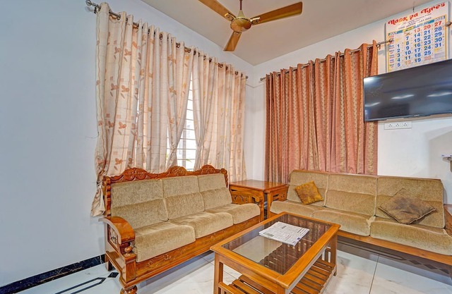 Fabhotel Raja Residency