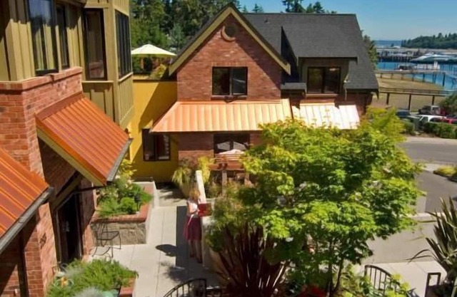 The Eagle Harbor Inn