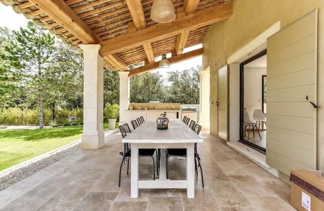 “Villa Tranquilla: Charming Retreat with Swimming Pool in Lourmarin”