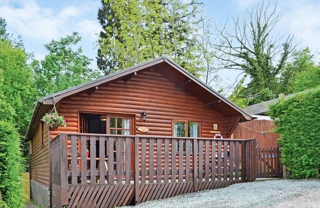 REDWOOD BOUTIQUE LODGE