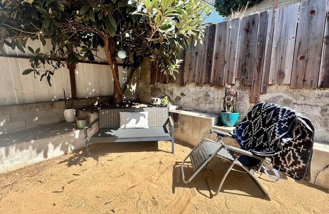 Cute Lush 2-bedroom house in vibrant Los Angeles