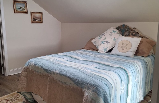 4-bedroom house in near state park and Bethany beach with WiFi and AC