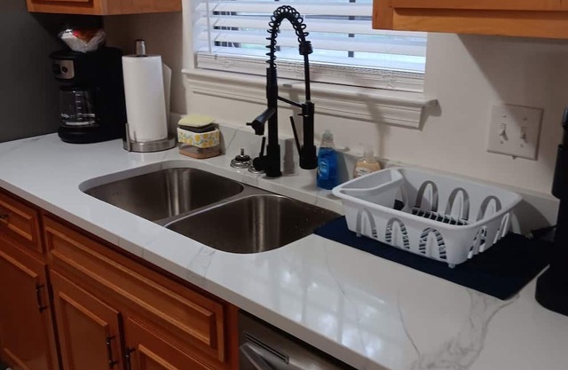 OCEAN SPRINGS - GULF HILLS AREA Enjoy this home away from home!