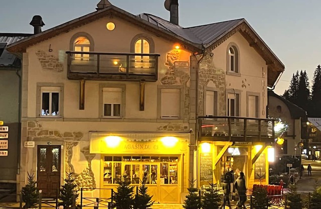 Beautiful F2 in the heart of the village