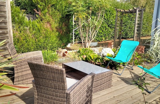Casa de vacaciones 'Chez Chriss' con terraza compartida, jardín compartido y Wi-Fi
