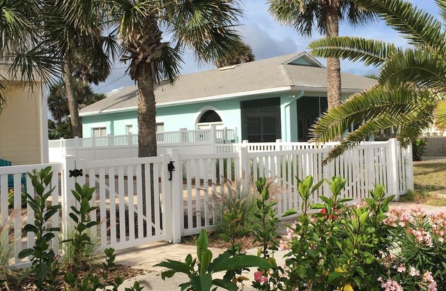 Charming 2-bedroom house in amazing New Smyrna Beach with AC, WiFi