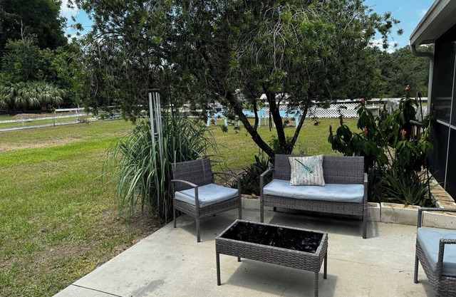Charming 2-bedroom pet-friendly apartment on Equestrian woodland farm.