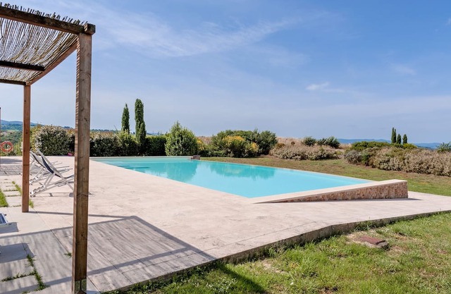 Apartment 'La Caciaia II' with Shared Pool, Private Garden and Wi-Fi