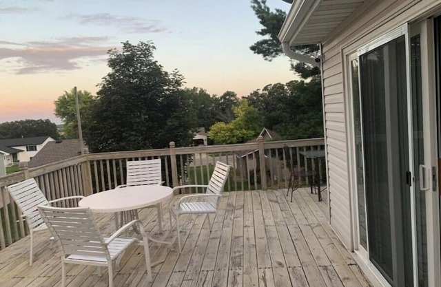 Elegant & Secure Family Abode Grand 2-Bedroom Retreat (Downstairs)