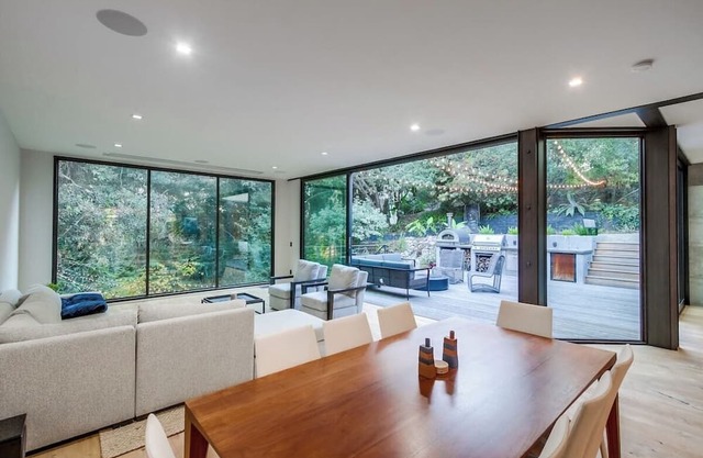 A Zen Paradise - With Hot Tub and Pizza Oven