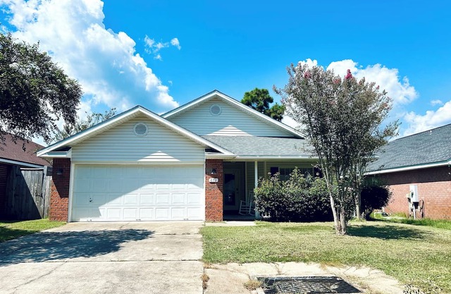 Luxurious 3-bedroom house close to Hurlburt Field and beach