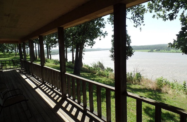 Cozy Cottage on the Bluffs over the Ohio River