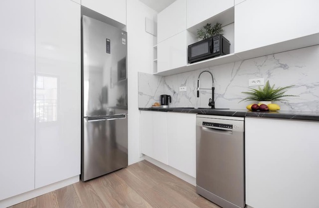 Spacious Apartment for 4 by Renters
