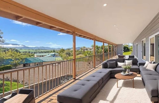 Elegant Waimea Escape