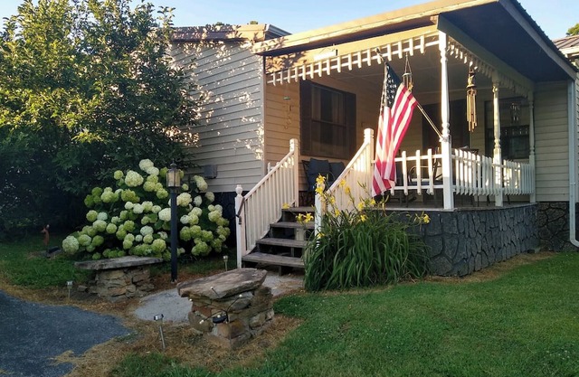 Convenient, comfortable, and peaceful 3-bedroom, 2 bath house in Sewanee
