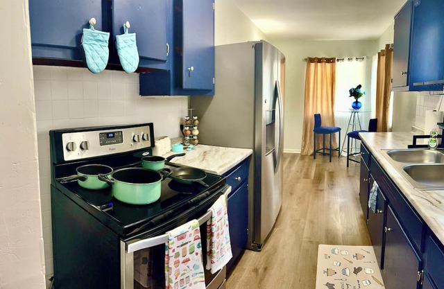 Glamorous 3-bedroom house with WiFi, AC in fabulous Akron