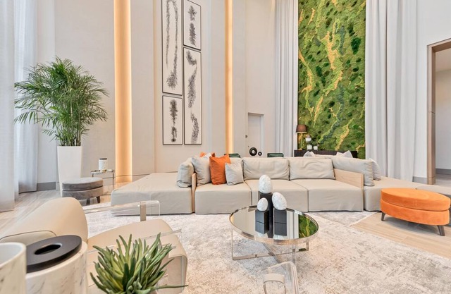 Boutique Doral Retreat: Spacious Charm